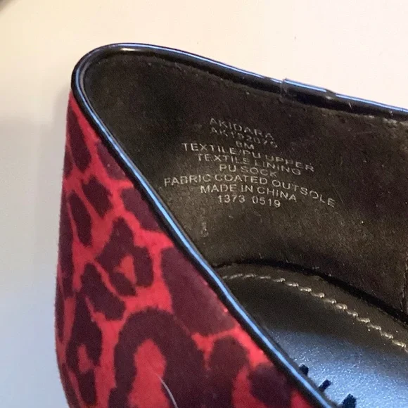 ANNE KLEIN  faux suede black and red leopard print flats!  Akidara style… size 8 - Picture 5 of 7